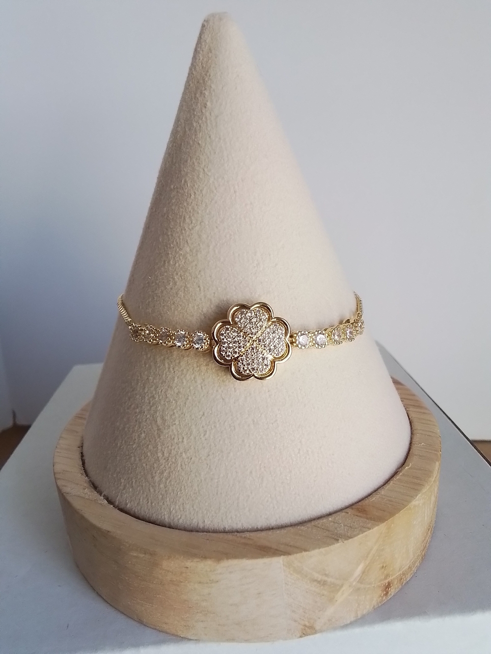 Gold Clover Pavé Adjustable Bracelet - Elegant Women's Jewelry